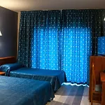 Hotel Acacias & 4*