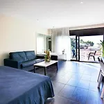 Szálloda Acacias & 4*