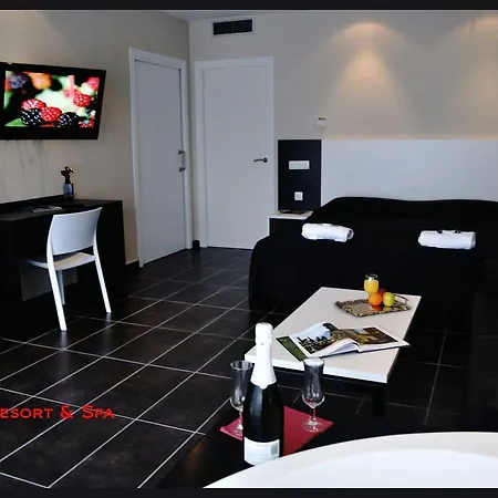 Acacias & Lloret de Mar