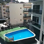 Hotel Acacias & 4*